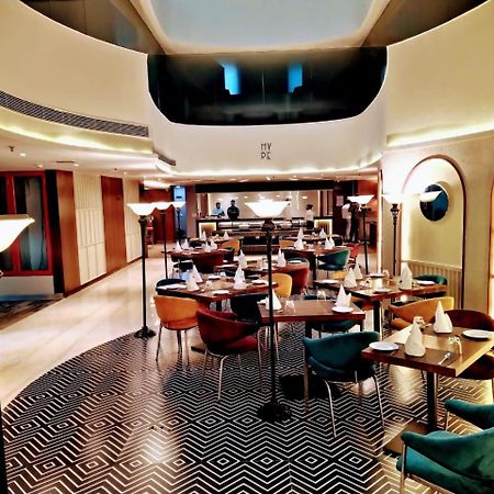 Hyphen Business Hotel Noida Buitenkant foto