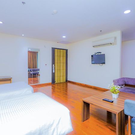 Hyphen Business Hotel Noida Buitenkant foto