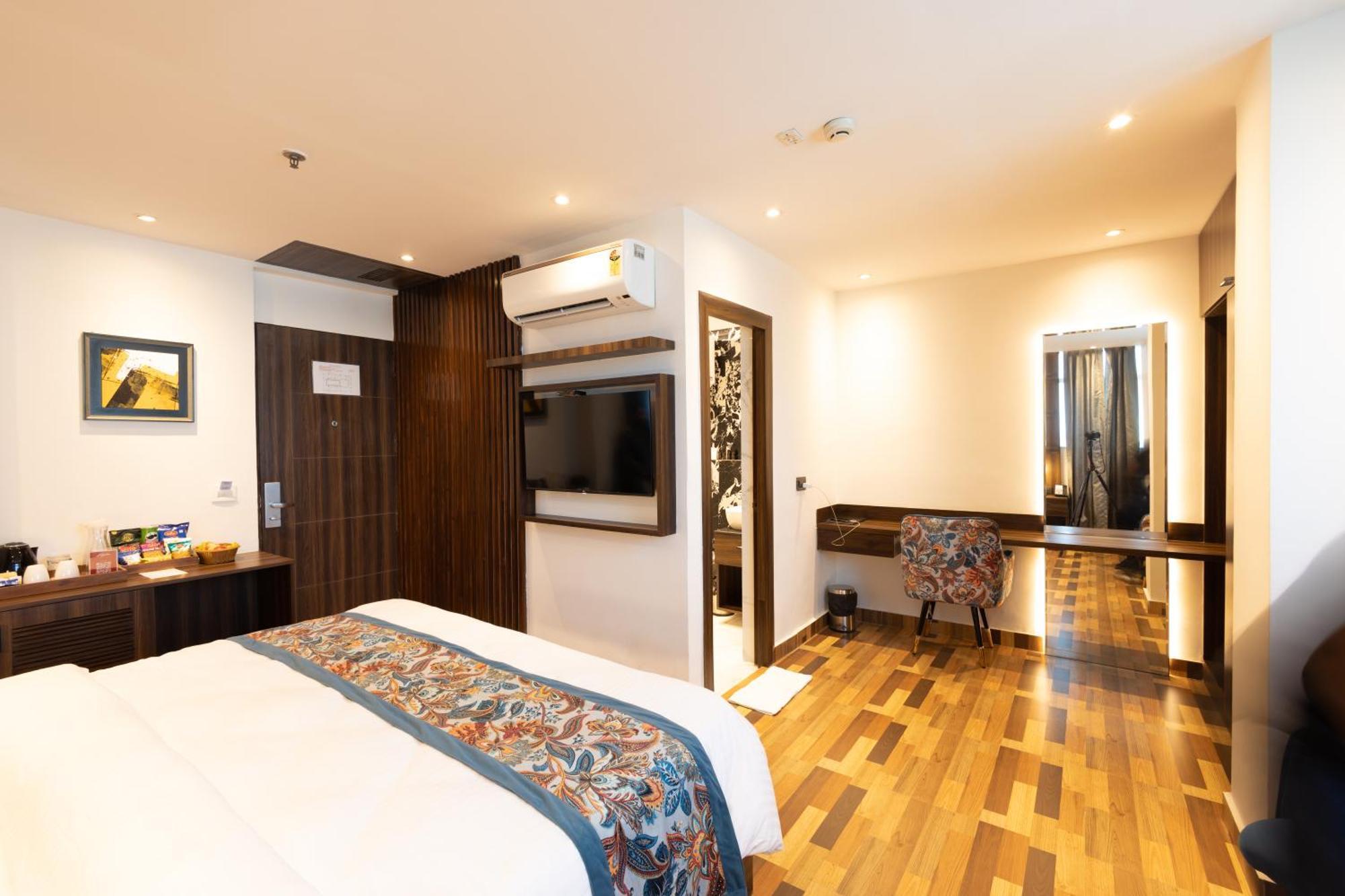 Hyphen Business Hotel Noida Buitenkant foto