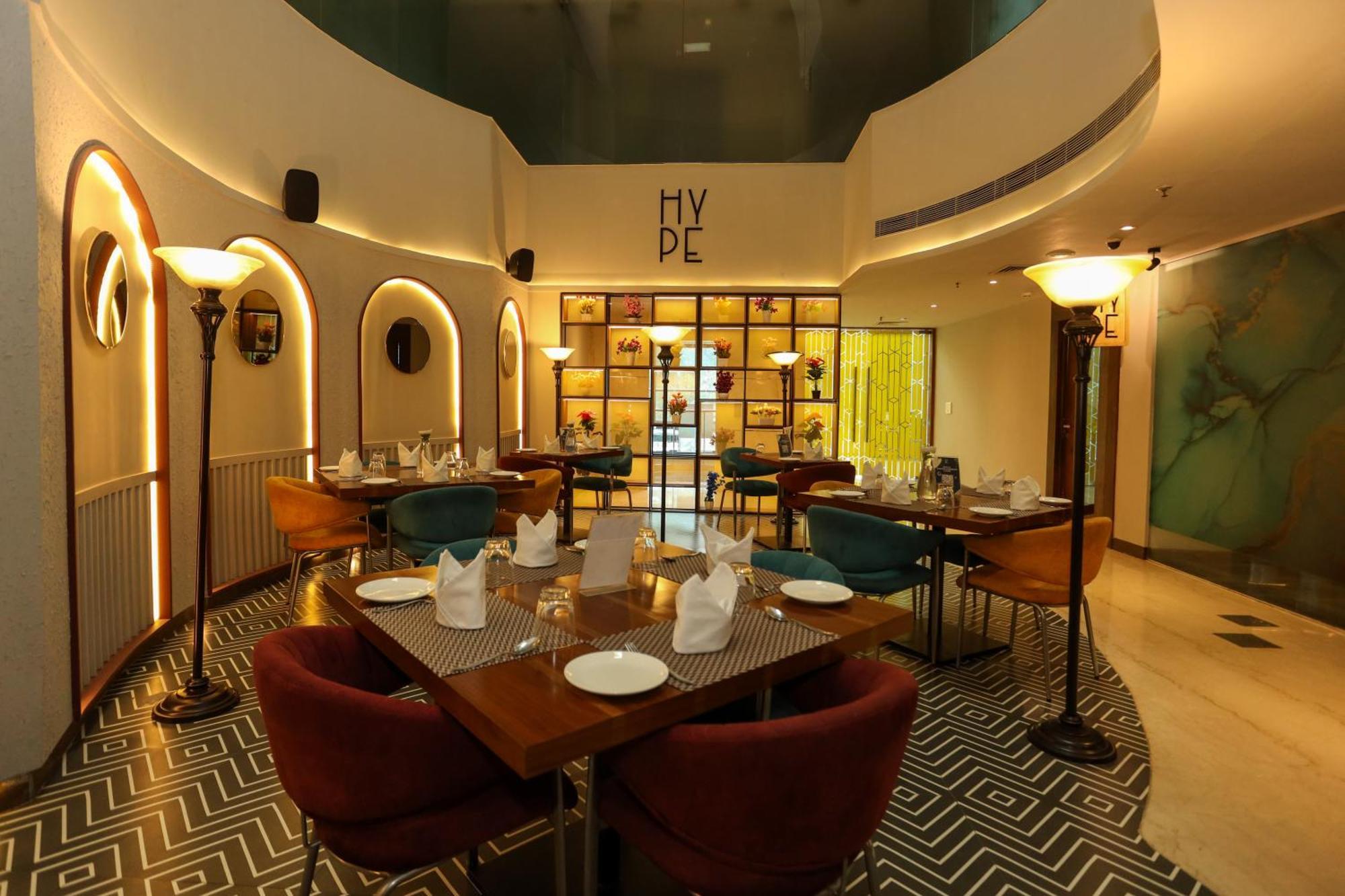 Hyphen Business Hotel Noida Buitenkant foto