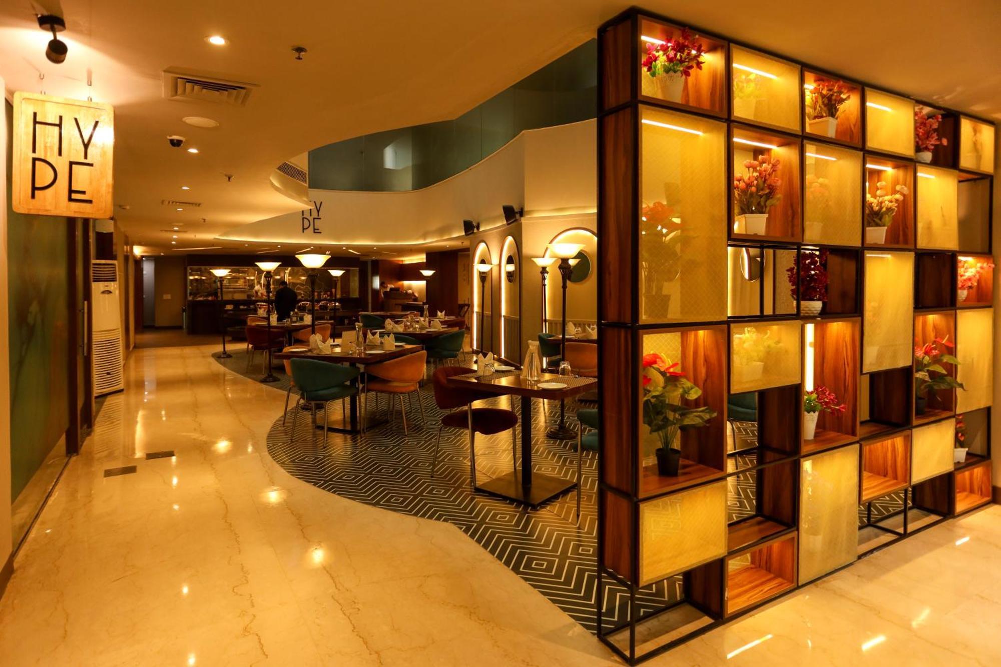 Hyphen Business Hotel Noida Buitenkant foto