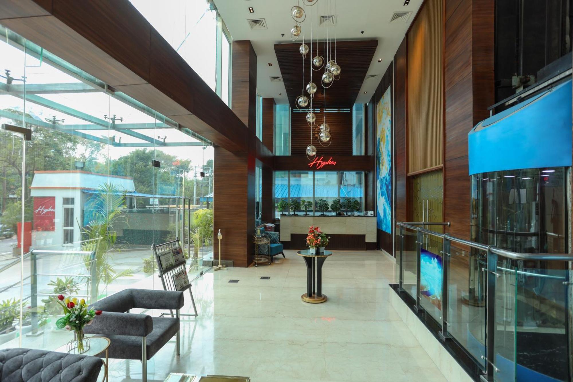 Hyphen Business Hotel Noida Buitenkant foto