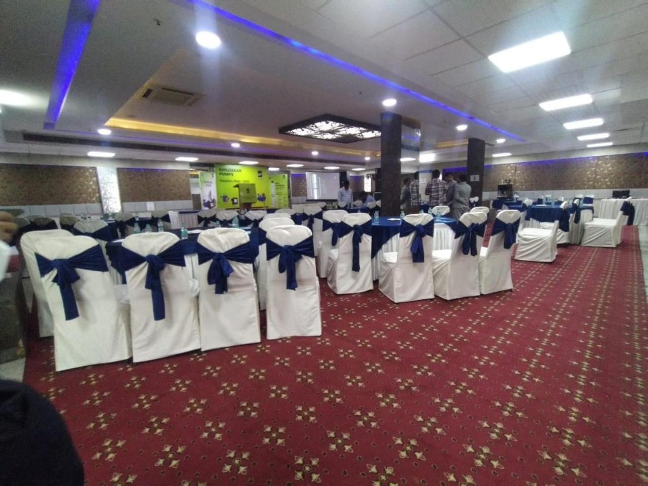 Hyphen Business Hotel Noida Buitenkant foto
