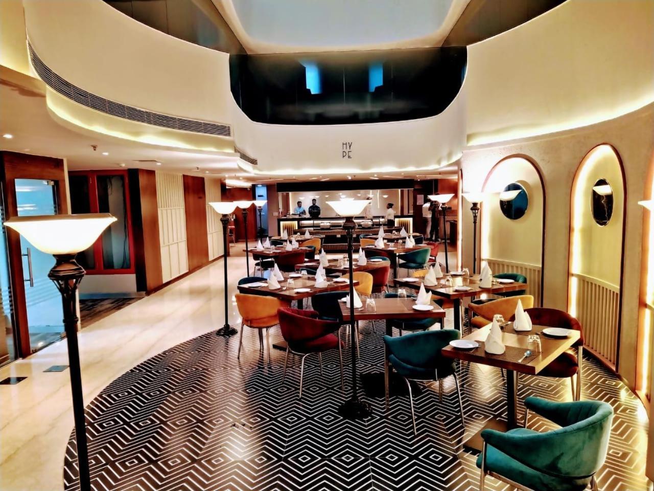 Hyphen Business Hotel Noida Buitenkant foto