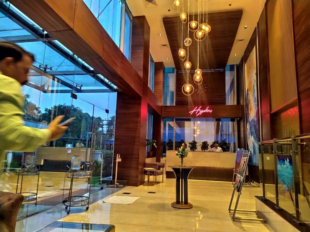 Hyphen Business Hotel Noida Buitenkant foto