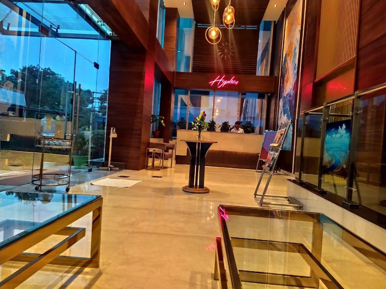 Hyphen Business Hotel Noida Buitenkant foto
