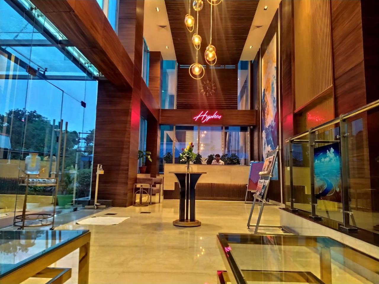 Hyphen Business Hotel Noida Buitenkant foto
