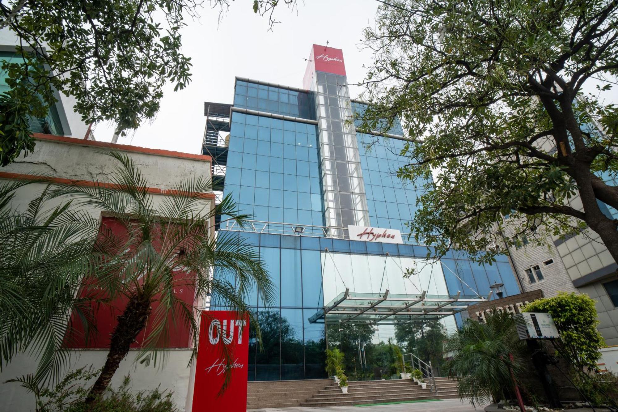 Hyphen Business Hotel Noida Buitenkant foto