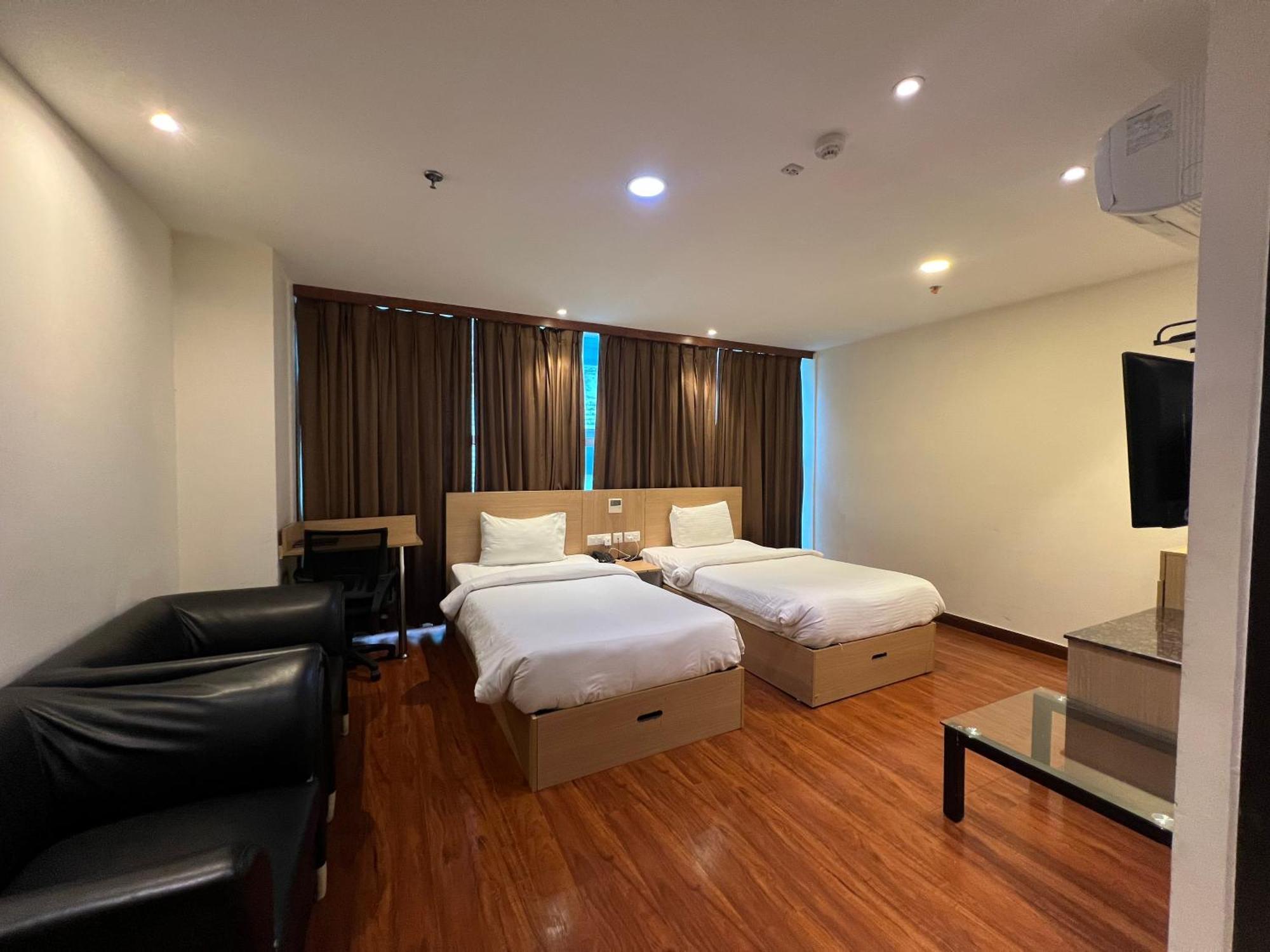 Hyphen Business Hotel Noida Buitenkant foto