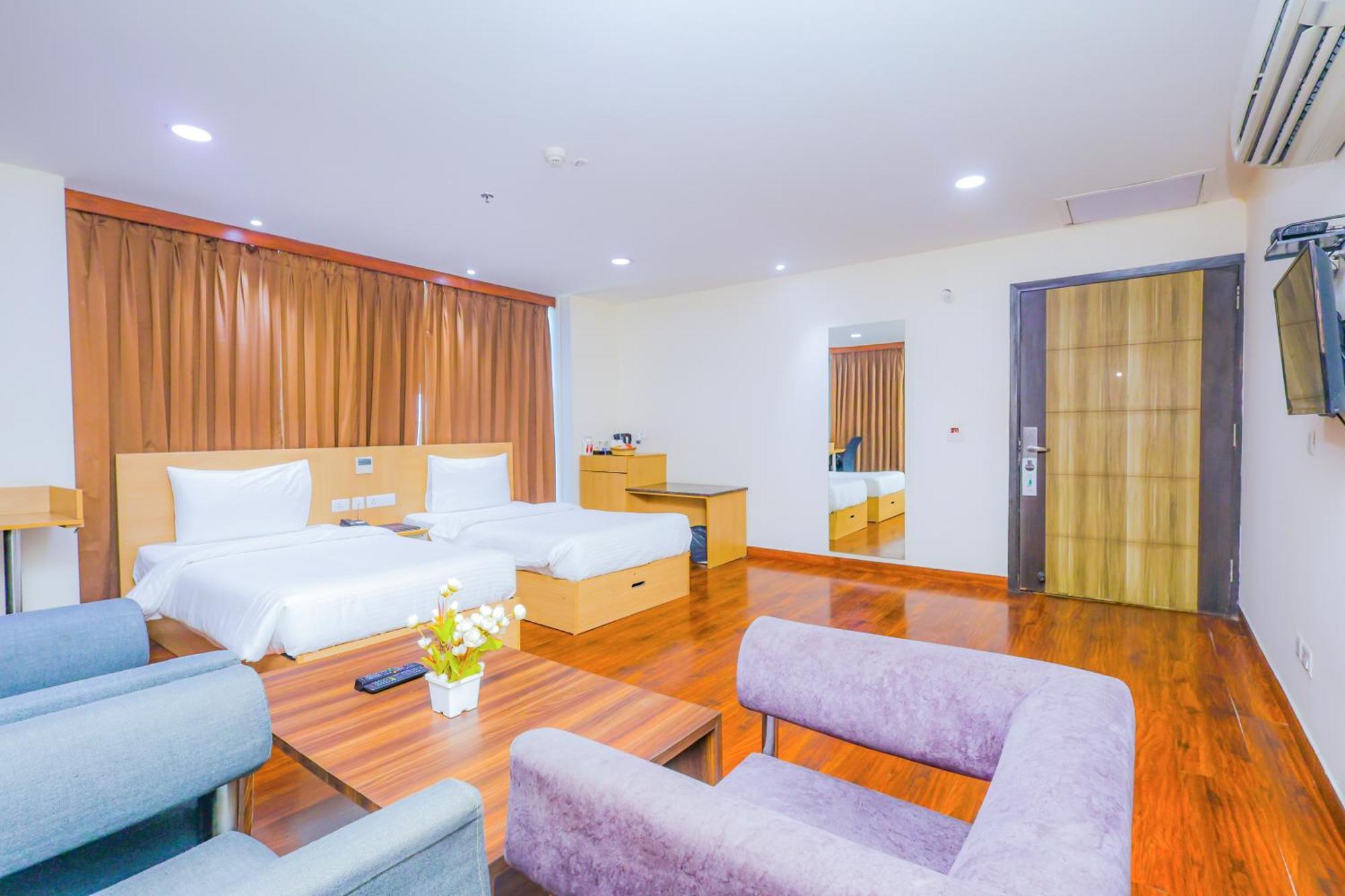 Hyphen Business Hotel Noida Buitenkant foto
