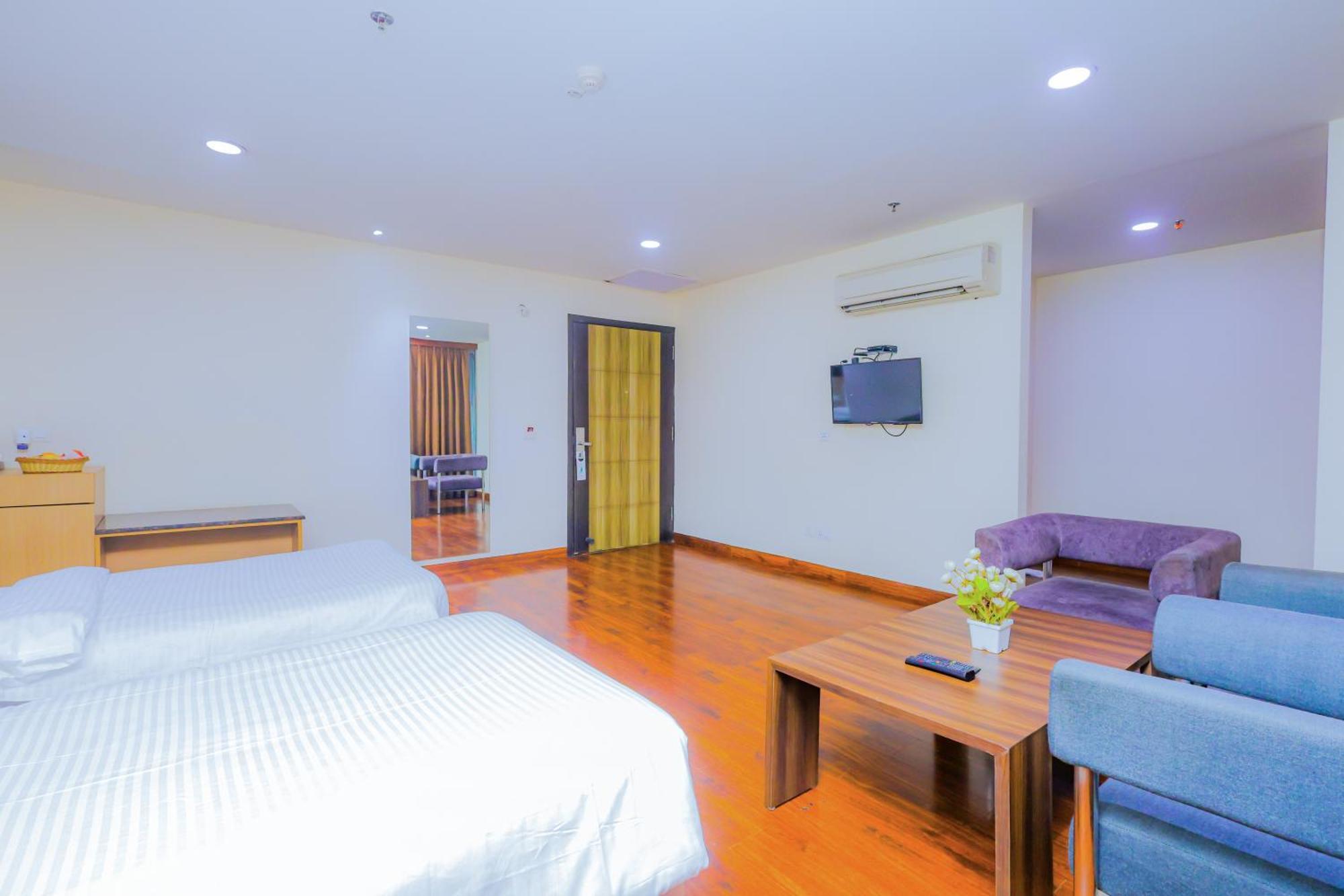 Hyphen Business Hotel Noida Buitenkant foto