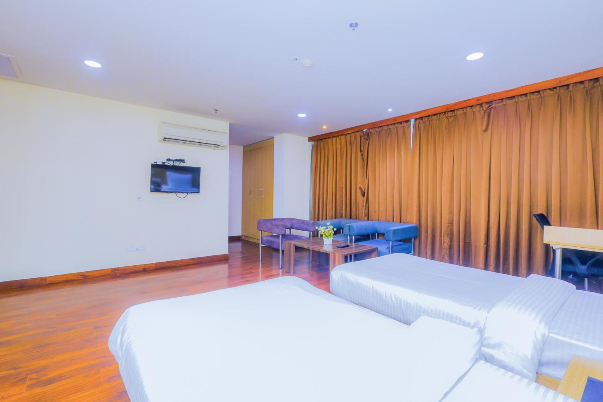 Hyphen Business Hotel Noida Buitenkant foto