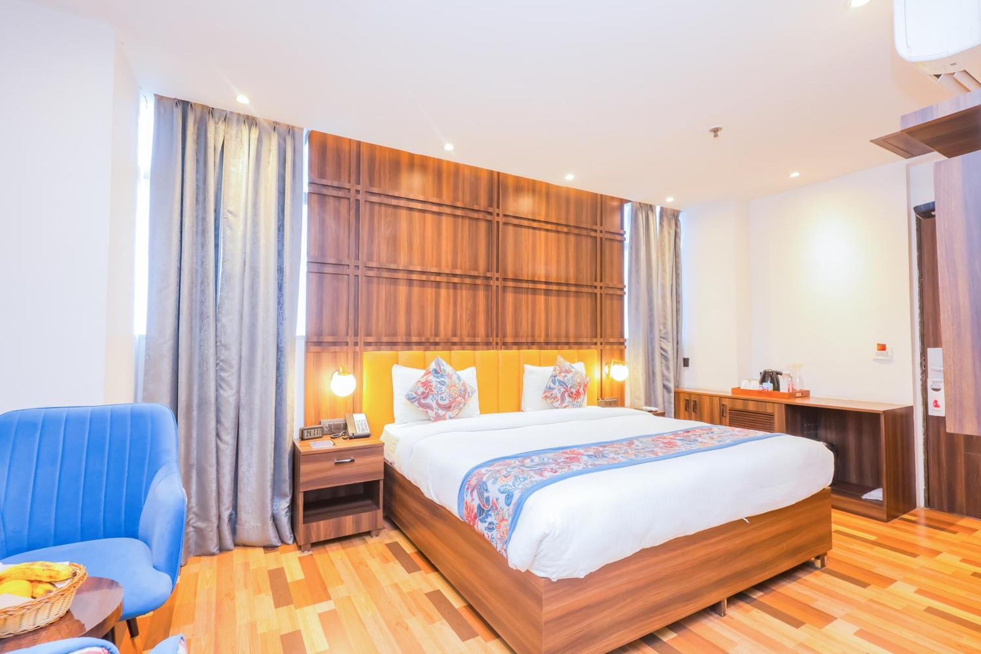 Hyphen Business Hotel Noida Buitenkant foto