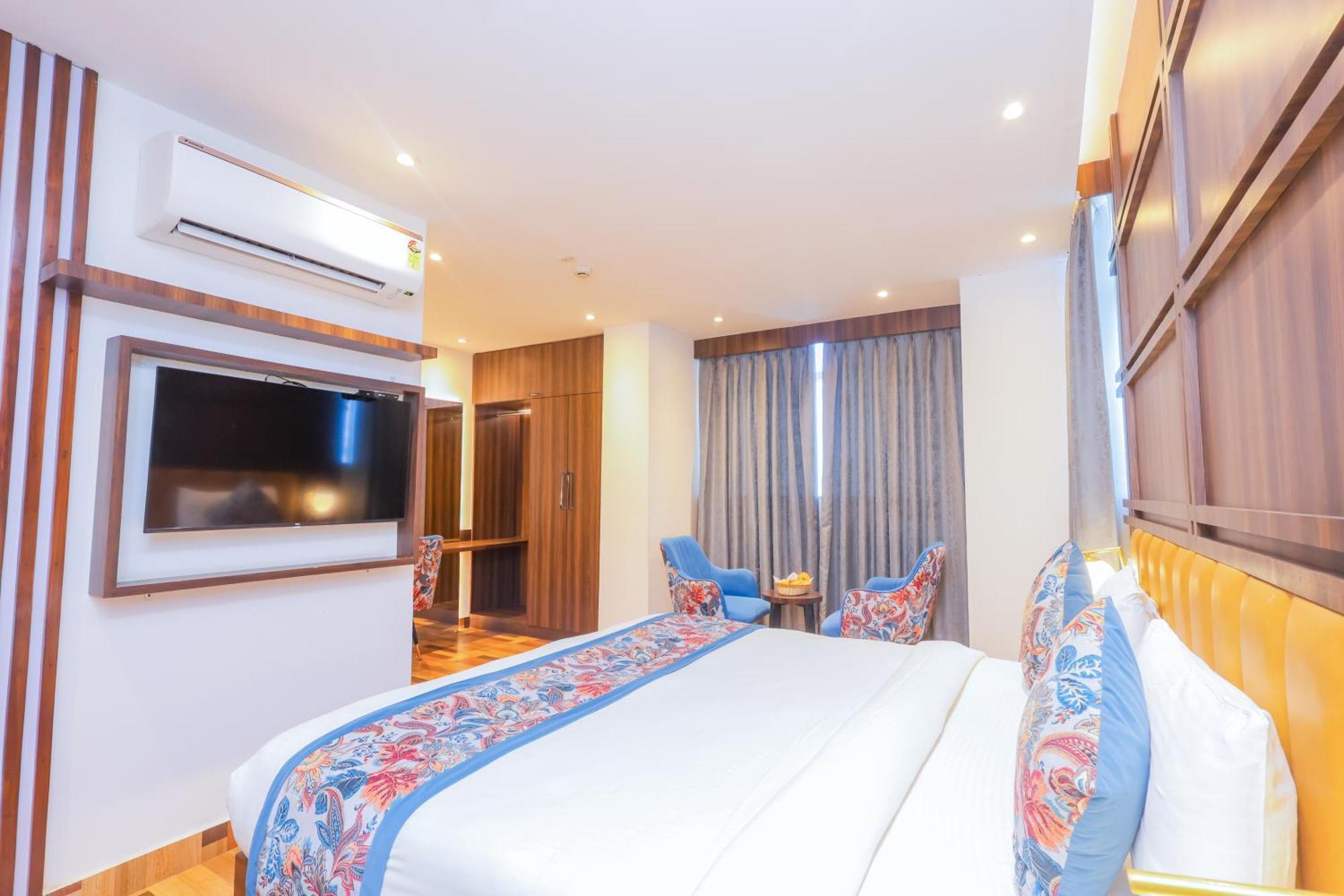 Hyphen Business Hotel Noida Buitenkant foto