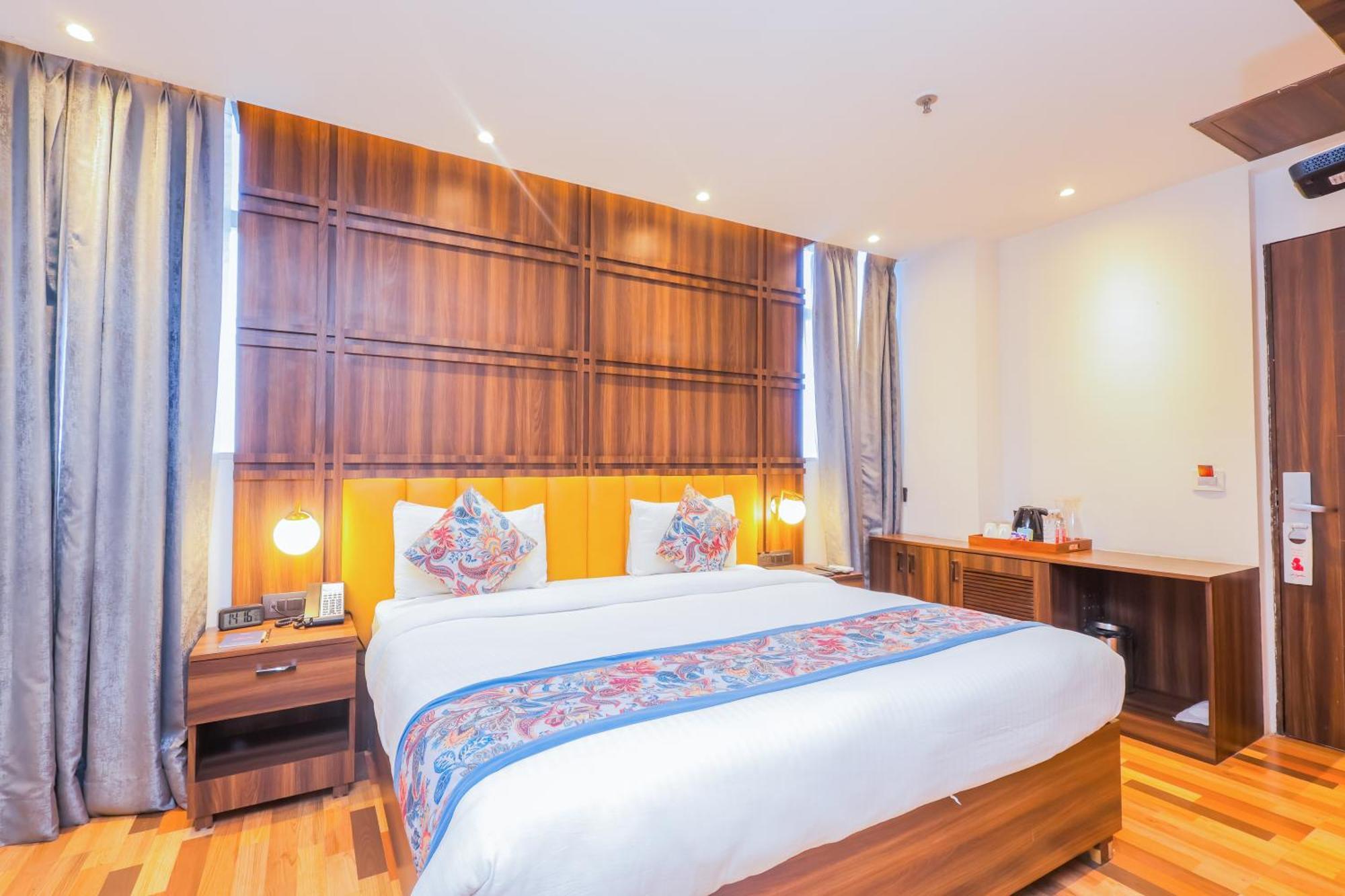 Hyphen Business Hotel Noida Buitenkant foto