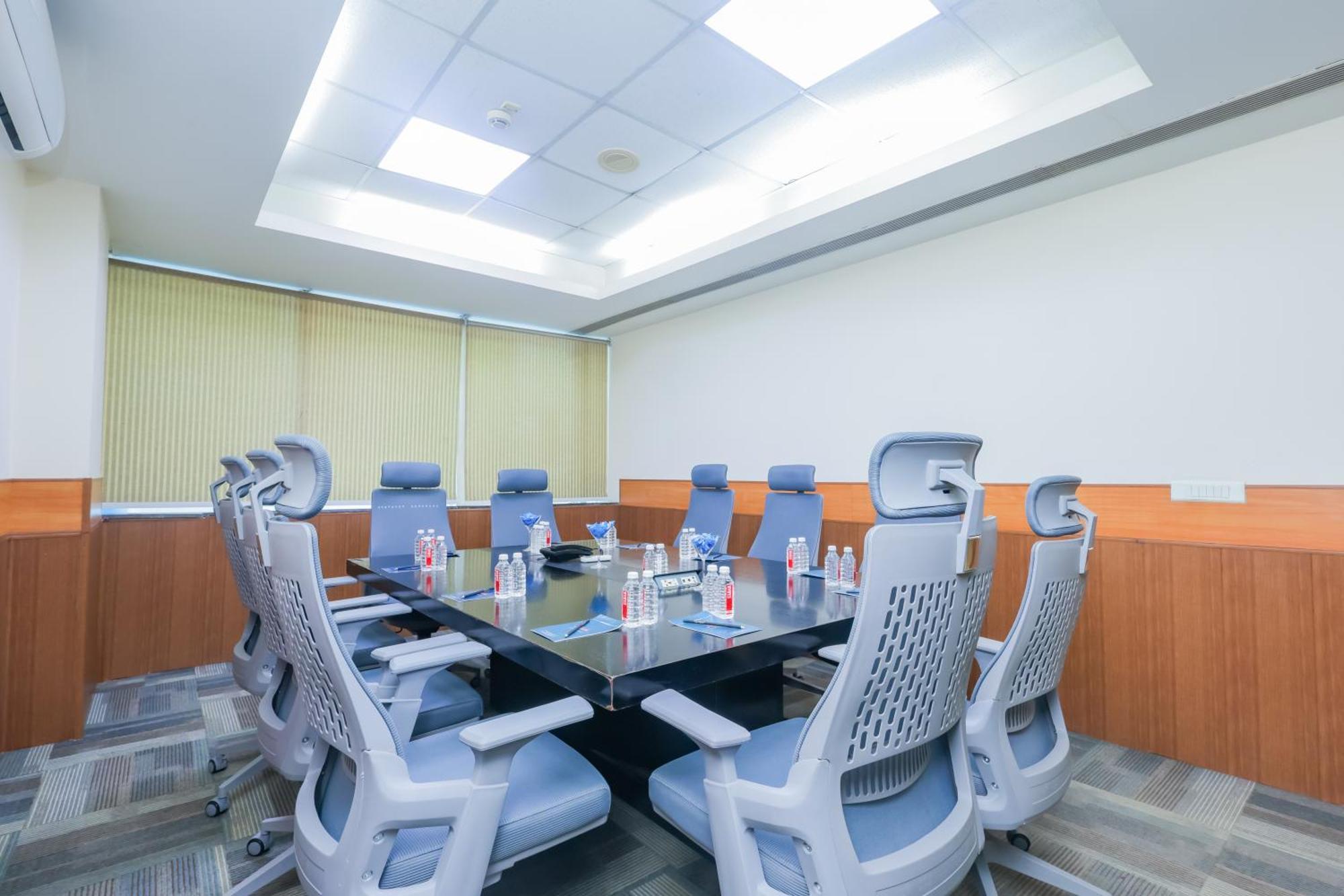 Hyphen Business Hotel Noida Buitenkant foto