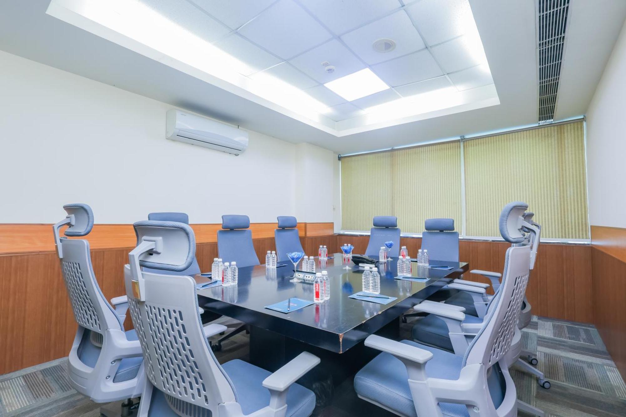 Hyphen Business Hotel Noida Buitenkant foto