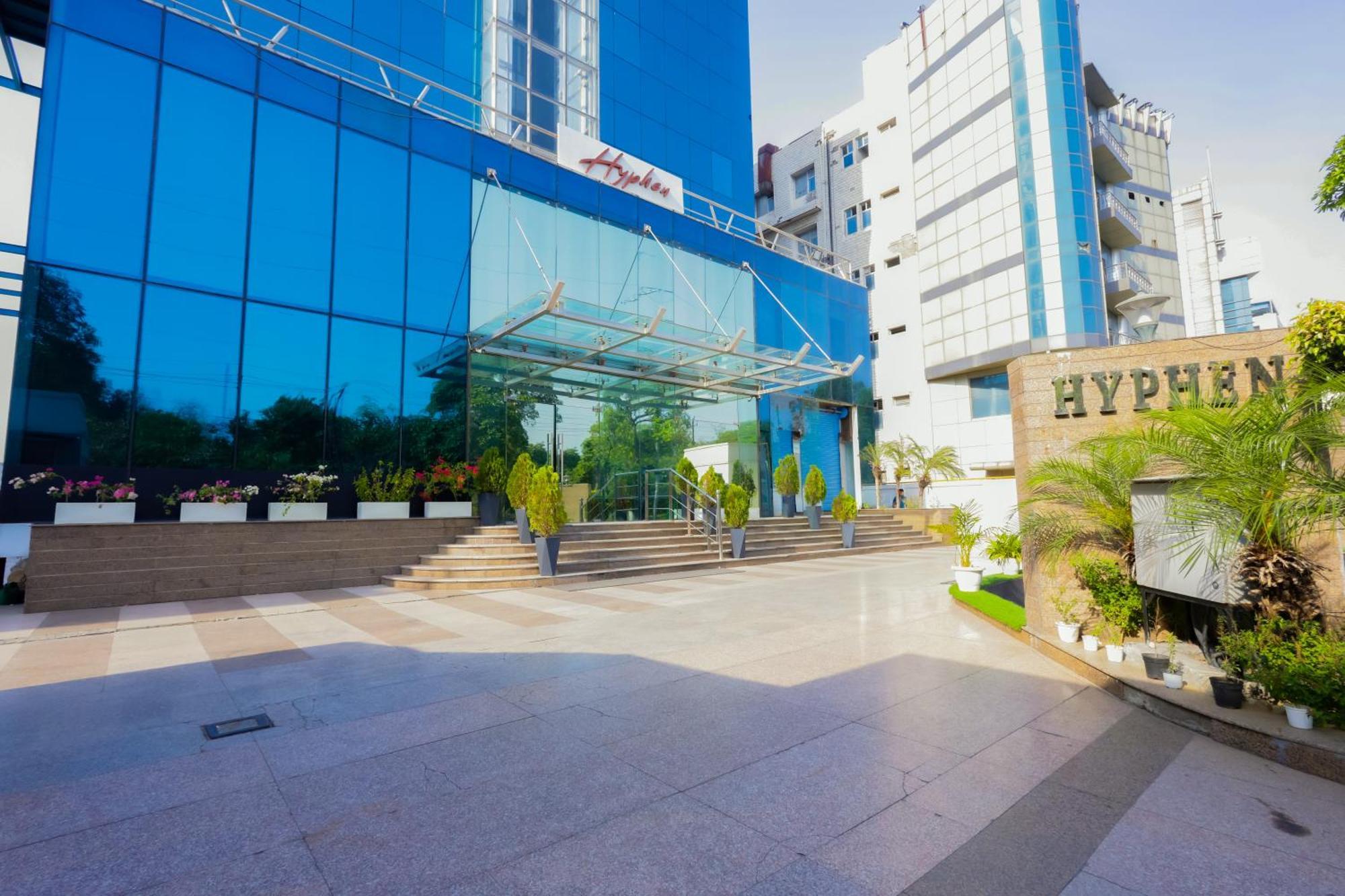 Hyphen Business Hotel Noida Buitenkant foto