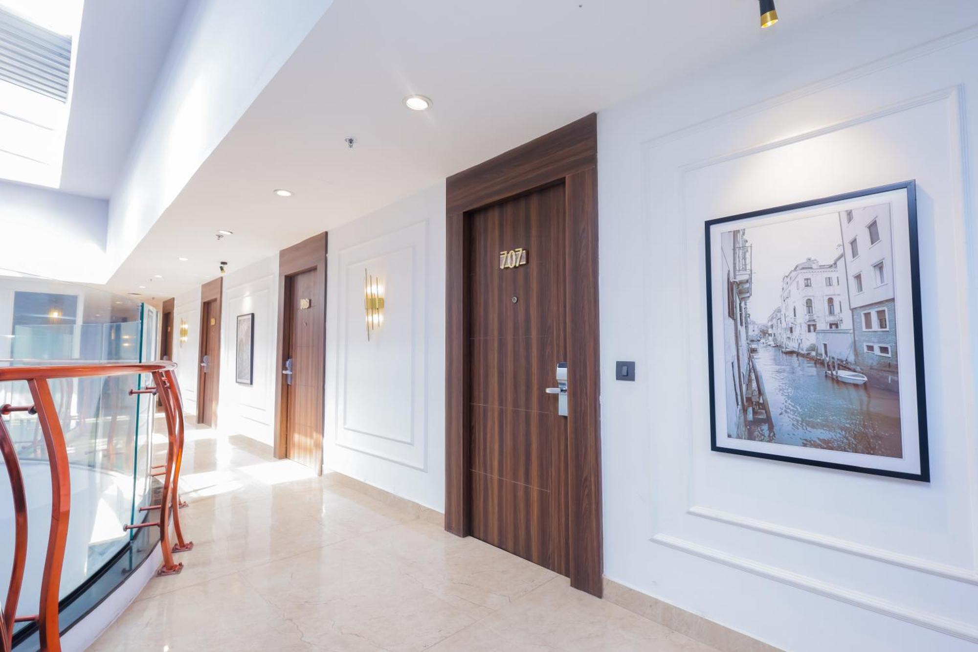 Hyphen Business Hotel Noida Buitenkant foto
