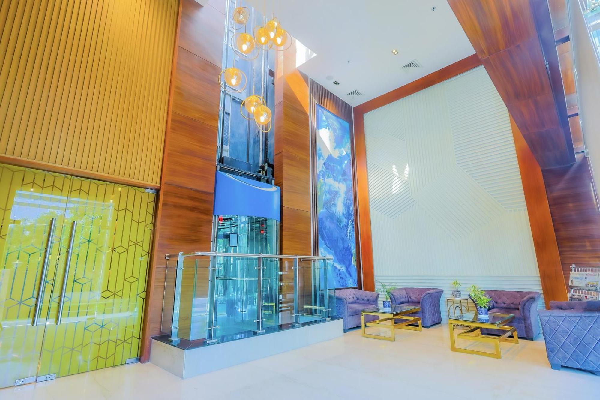 Hyphen Business Hotel Noida Buitenkant foto