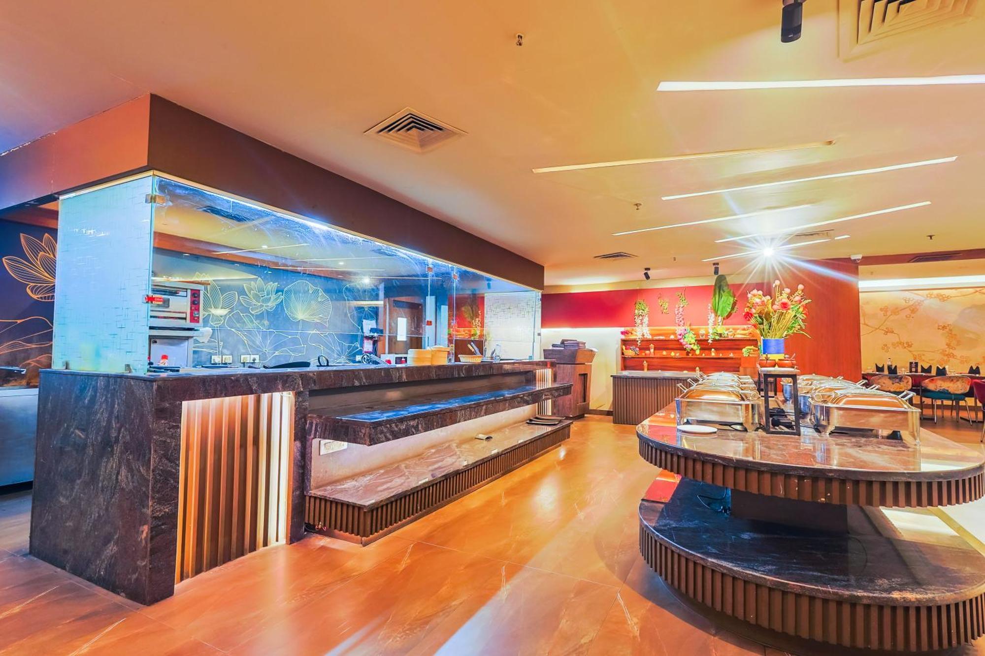 Hyphen Business Hotel Noida Buitenkant foto