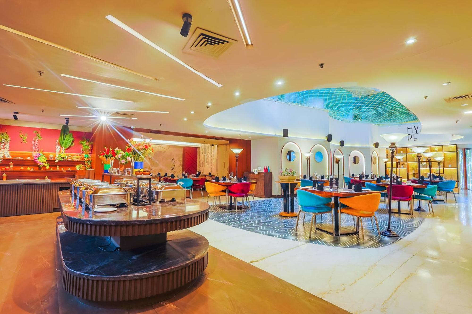 Hyphen Business Hotel Noida Buitenkant foto