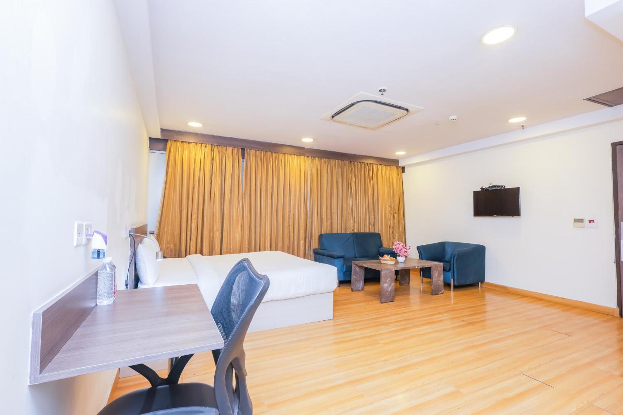 Hyphen Business Hotel Noida Buitenkant foto