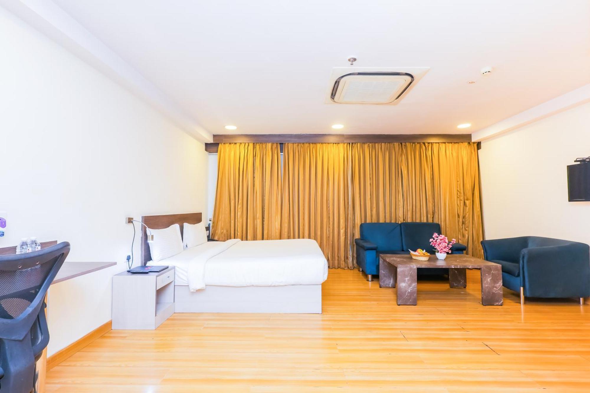 Hyphen Business Hotel Noida Buitenkant foto